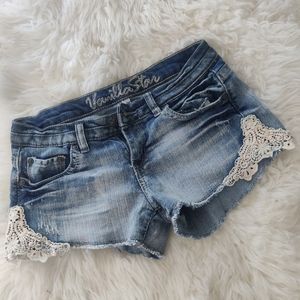 Vanilla star short low rise crochet detail woman's juniors light wash cut off